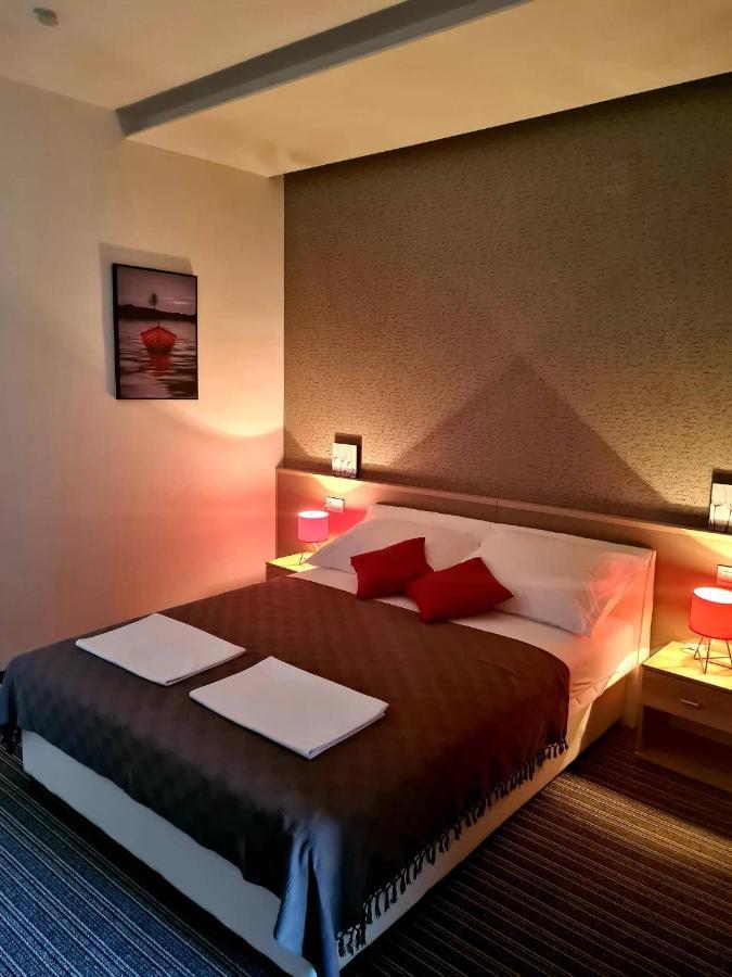 Bonitos, Sobe-Rooms Slavonski Brod Dış mekan fotoğraf