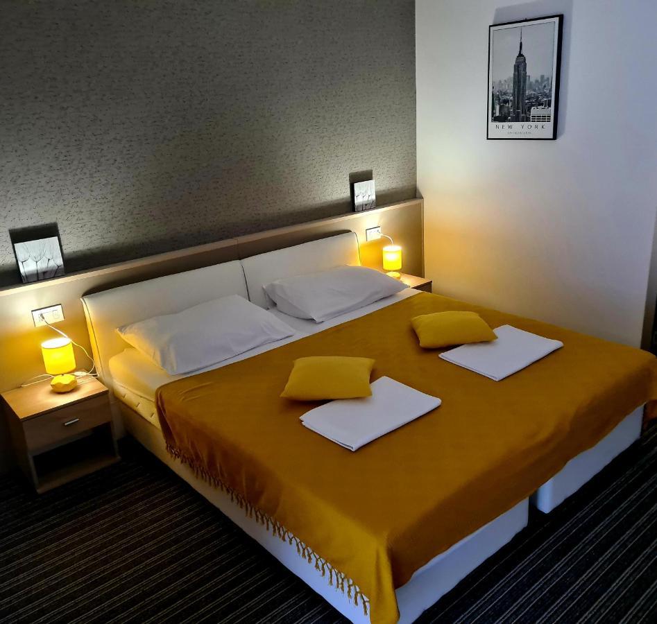 Bonitos, Sobe-Rooms Slavonski Brod Dış mekan fotoğraf